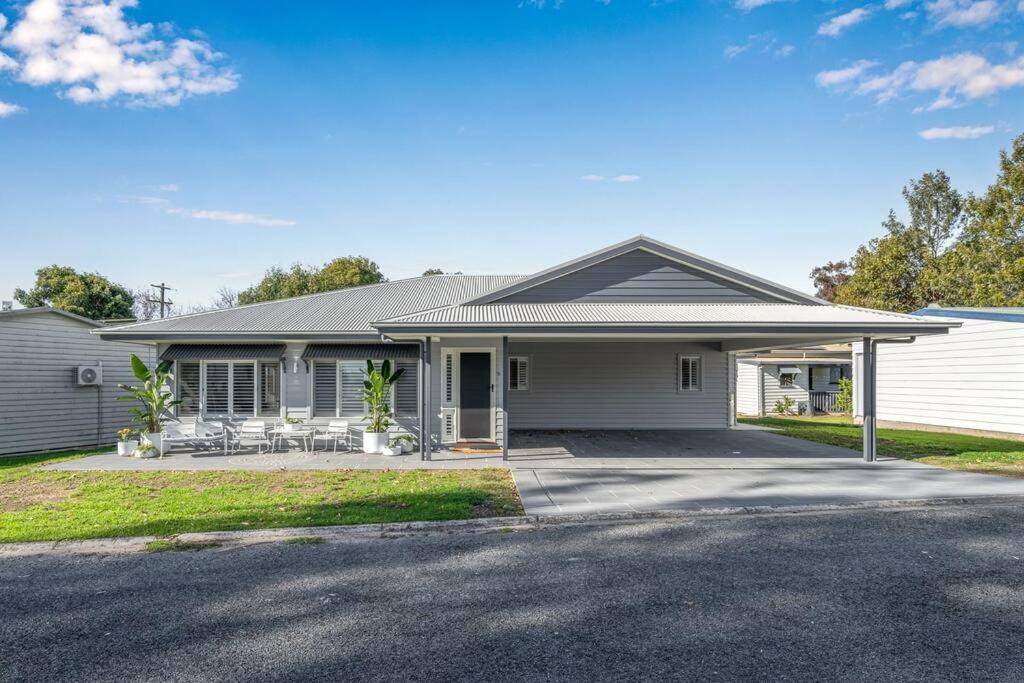 Holiday home Hume Haven